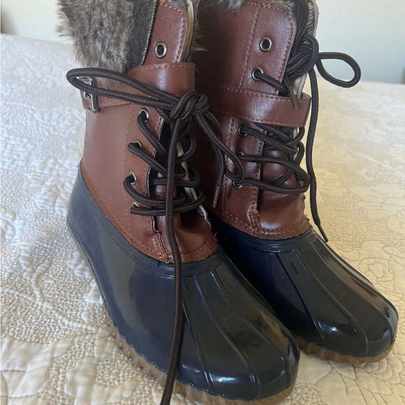 Women’s Winter Boots Size 6 Boots in Blue Tan - Picture 1 of 5